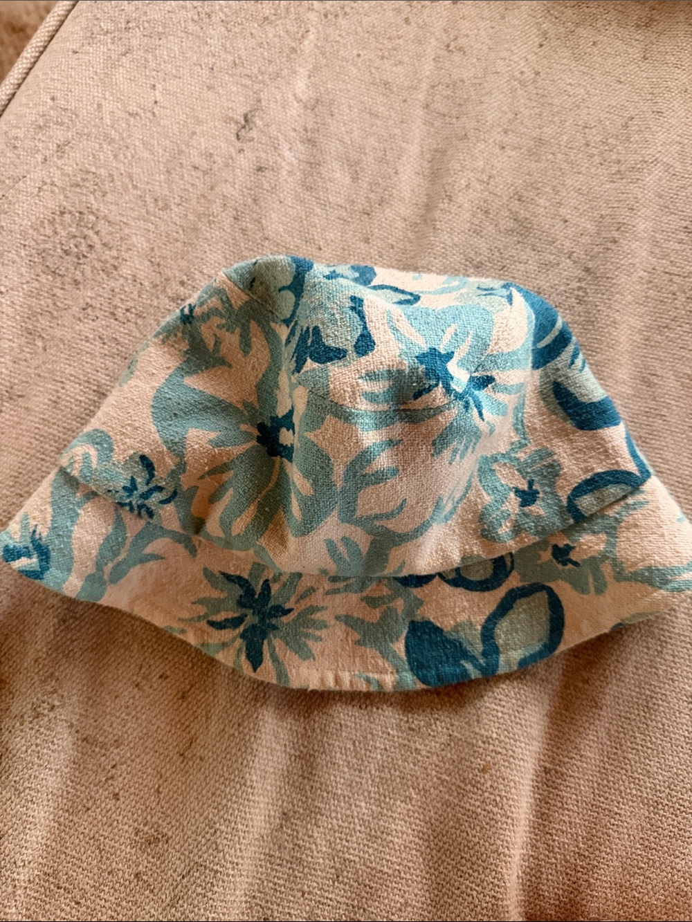 Barney’s NY bucket hat raw silk y2k Ann-Louise Roswald